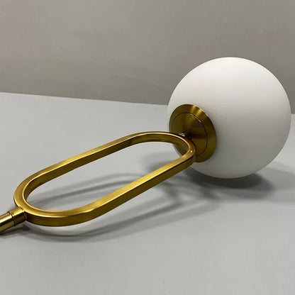 Lampe à ellipse dorée et boule de verre